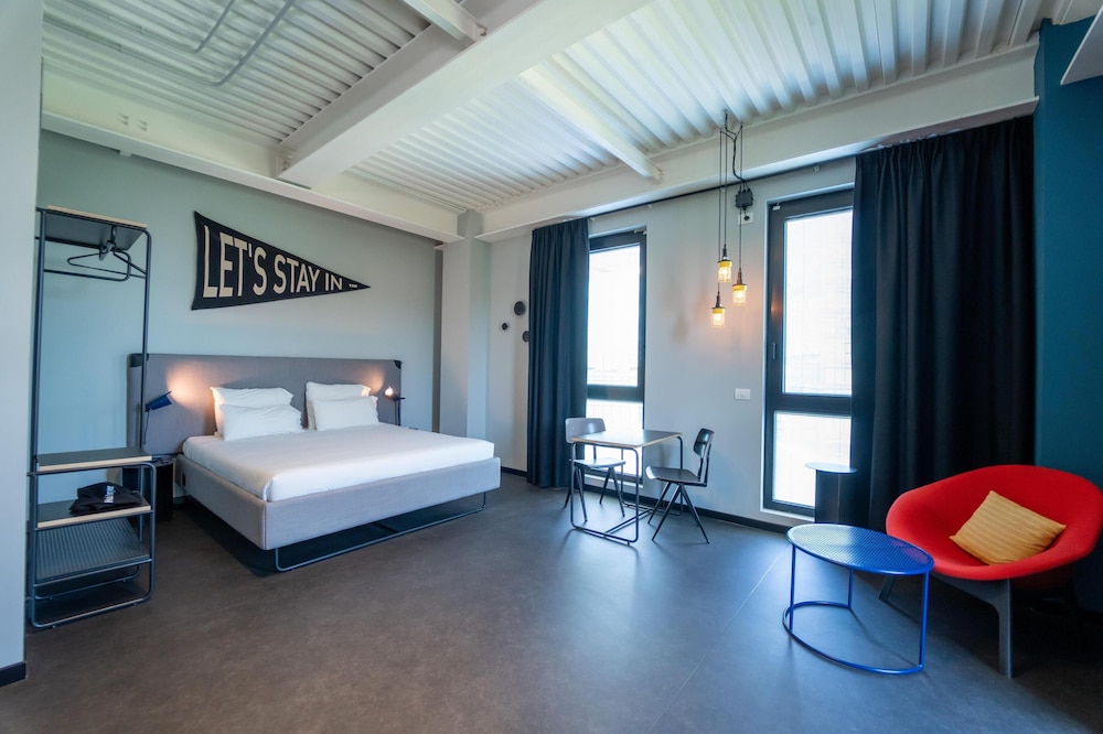 Deluxe, Studio, Queen Bed