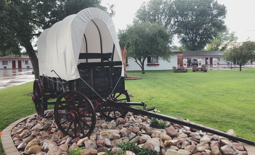 Covered Wagon Motel (ex Rodeway Inn Lusk) 45/50