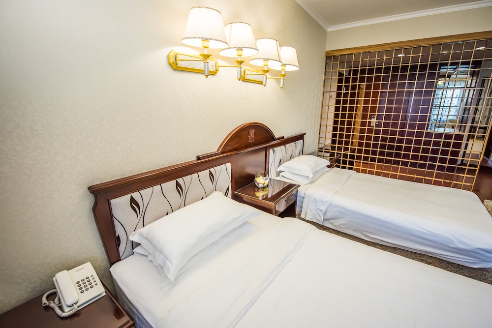 G Empire Hotel 13/66
