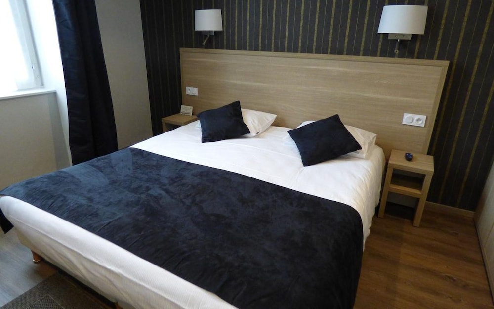 AU GRAND HOTEL 10/52