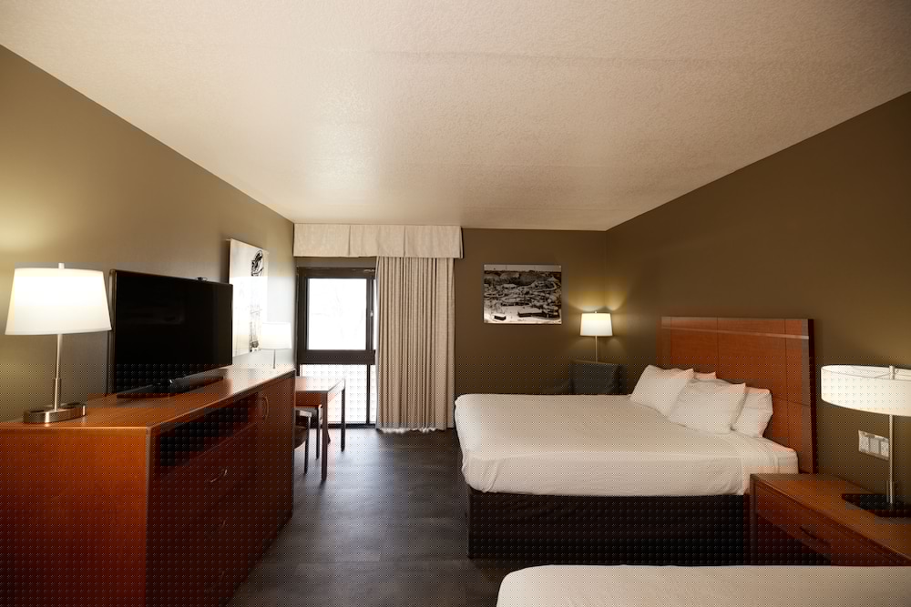 Adventureland Inn 13/27