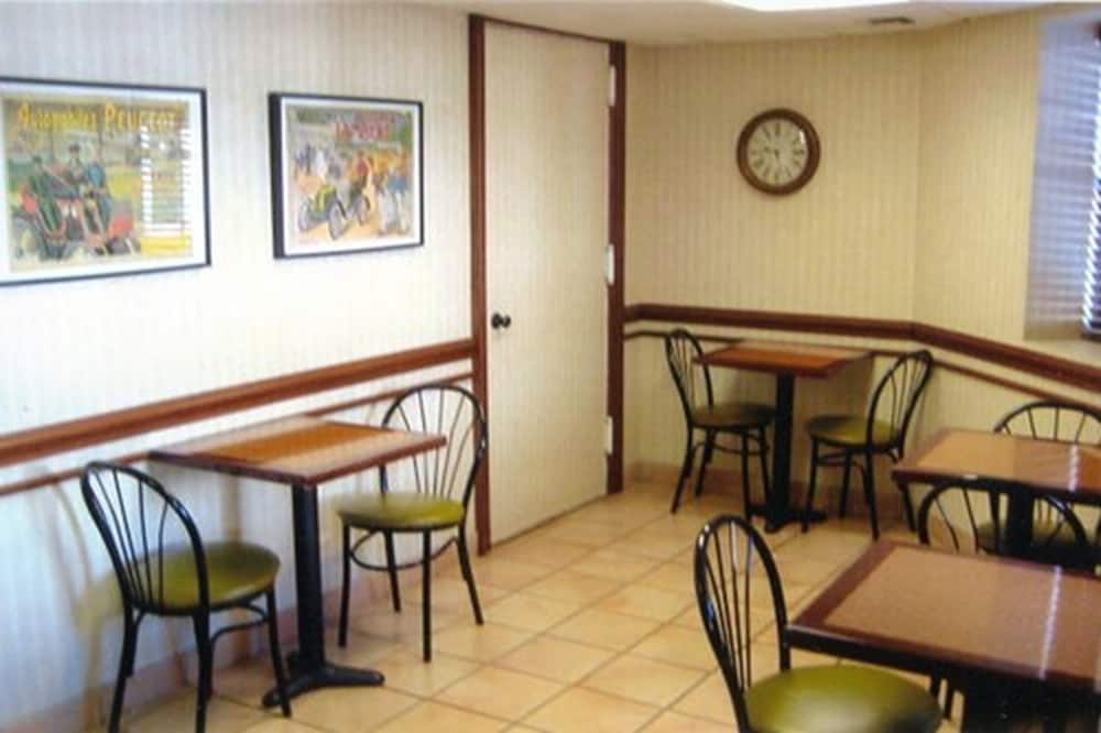 Whitman Motor Lodge 44/53