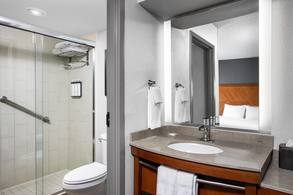Hyatt Place Detroit/Utica 61/63