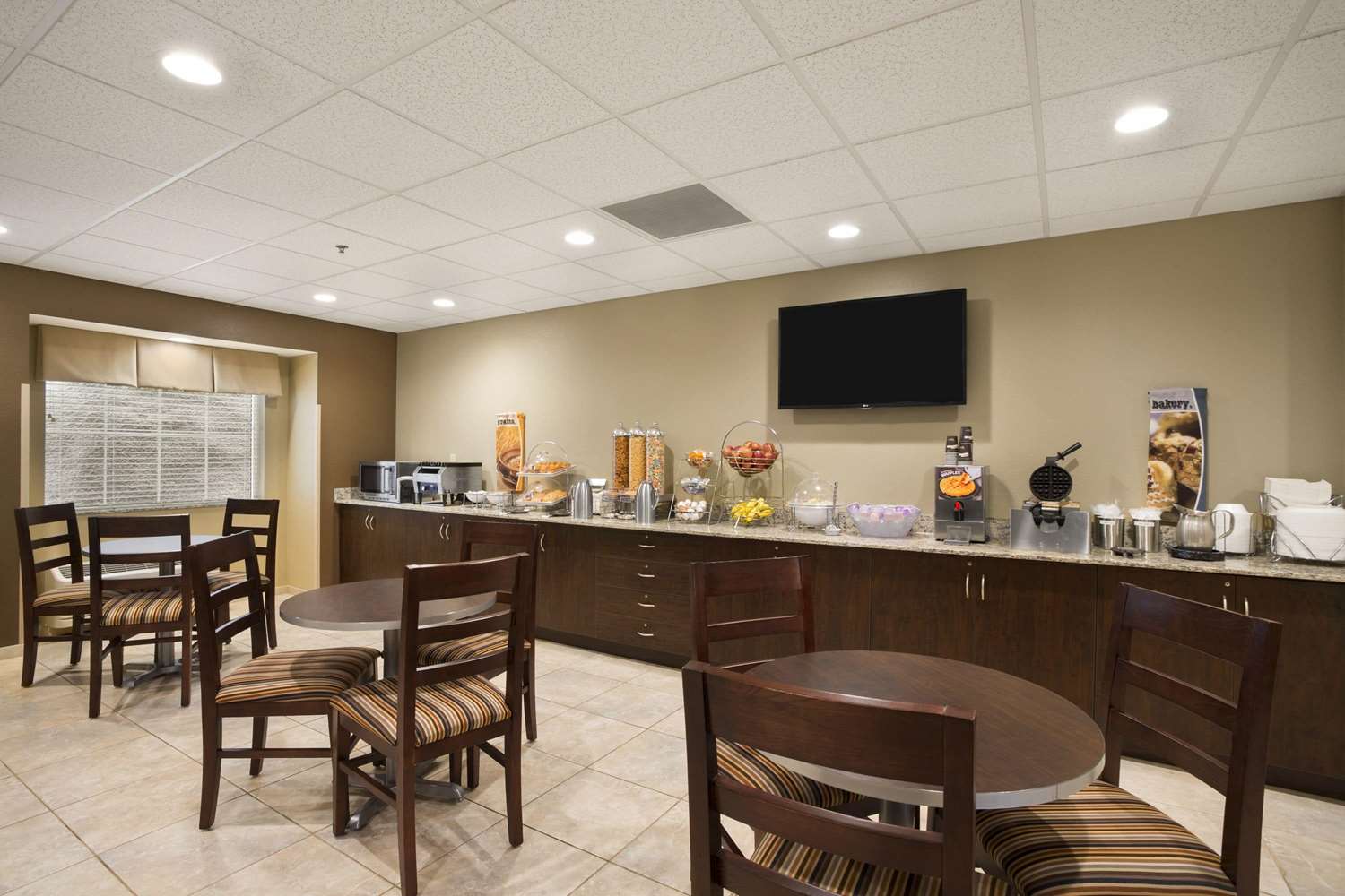 Microtel Inn Suites By Wyndham Cambridge 23/31