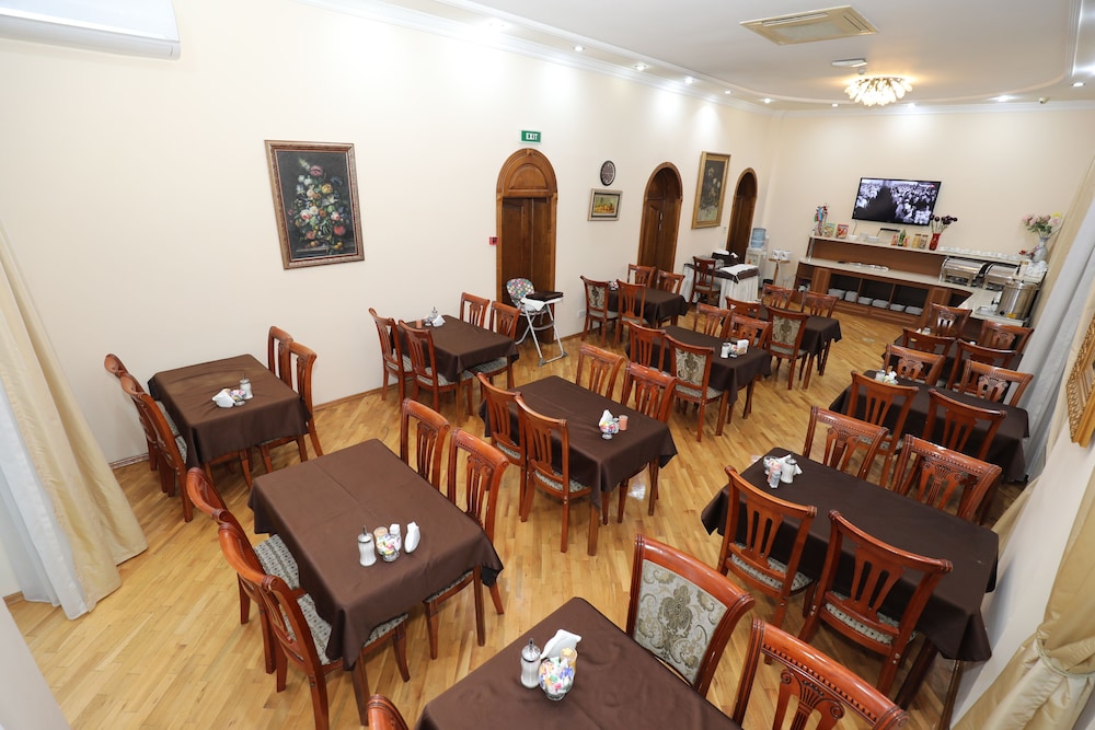 Azcot Hotel 40/45