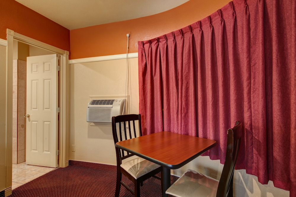 Geneva Motel 38/48