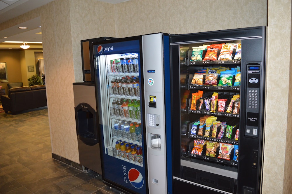 Redwood Inn Suites Grande Prairie 39/61