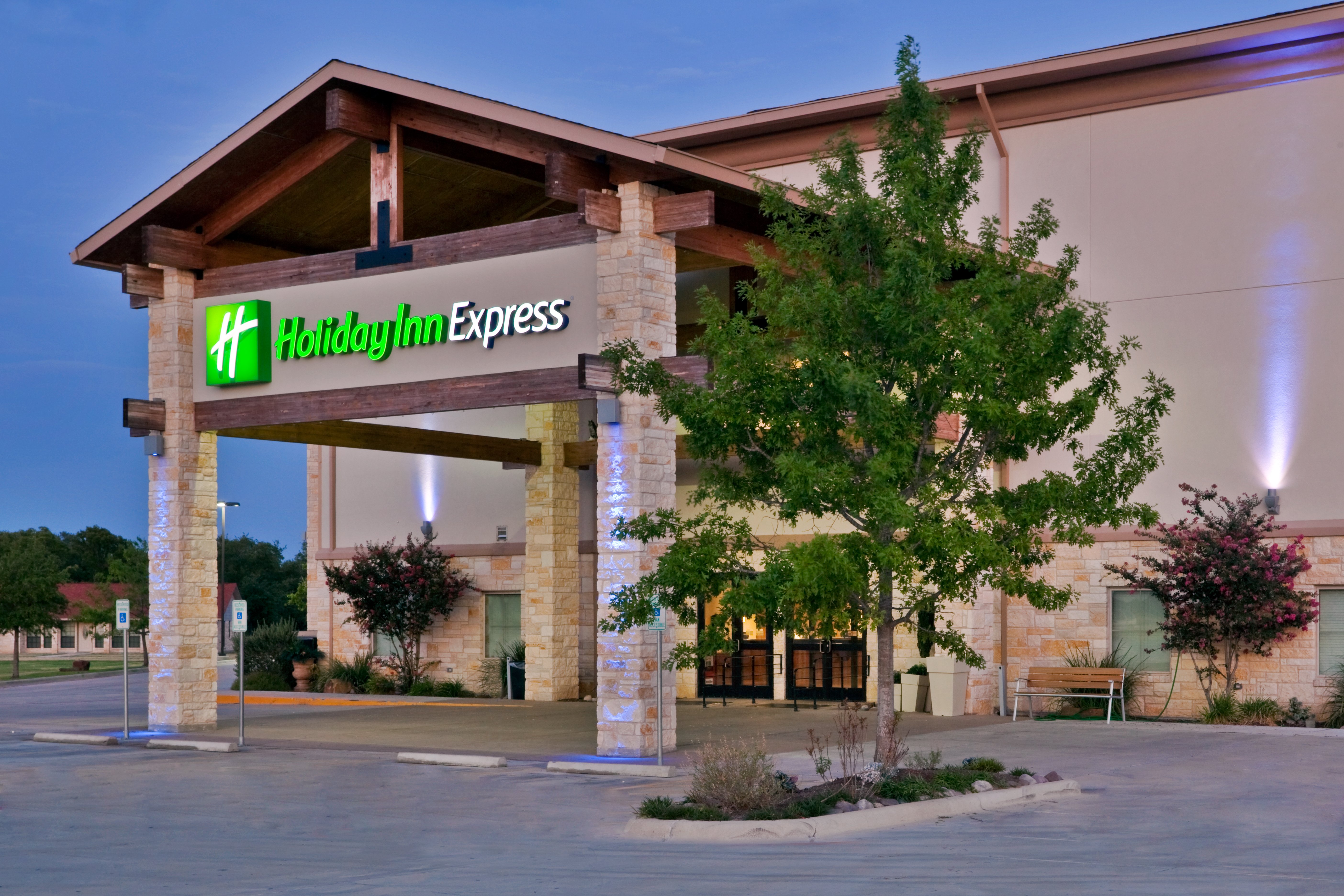 Holiday Inn Express Salado-Belton 4/45