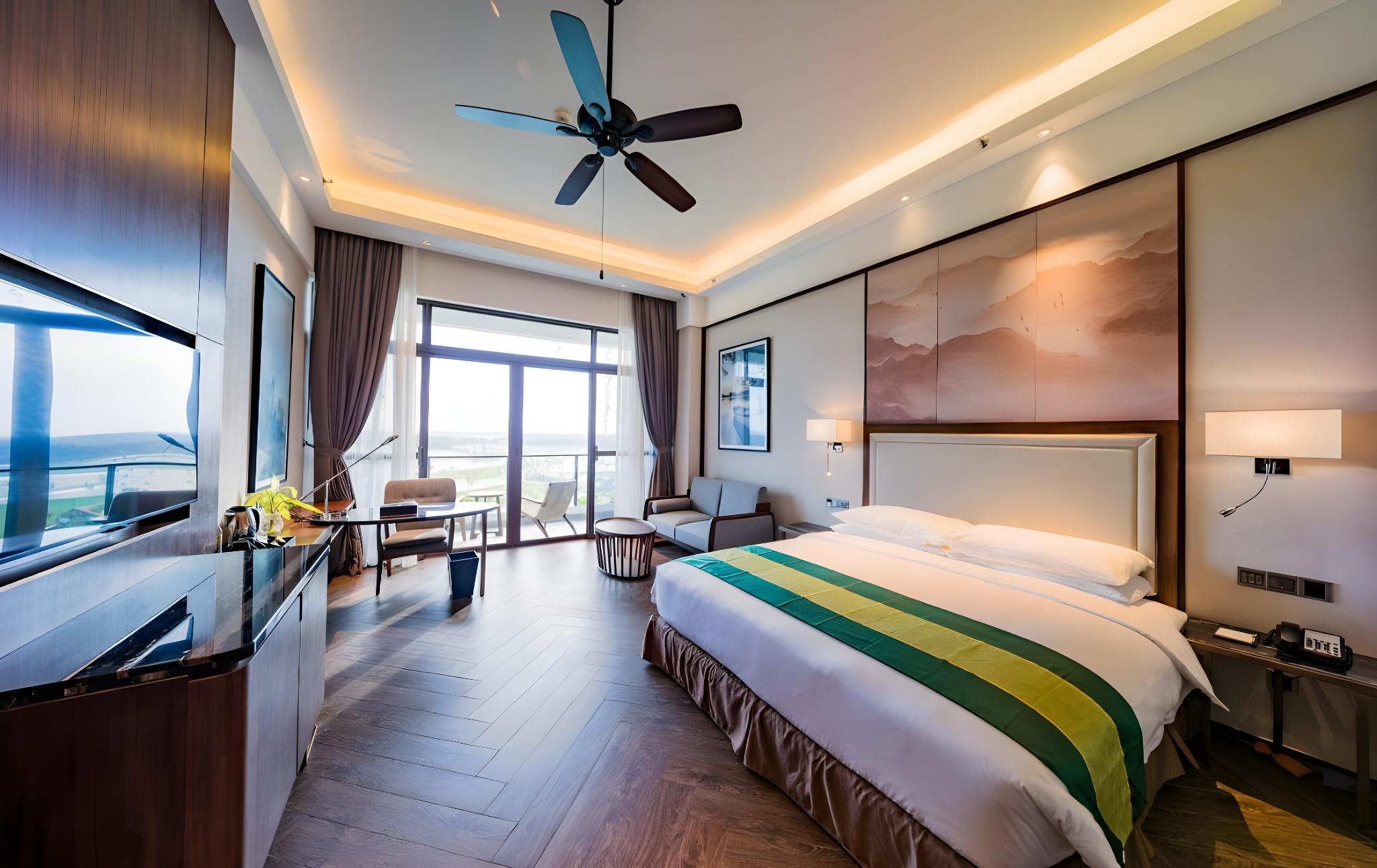 Deluxe, King and Twin Beds