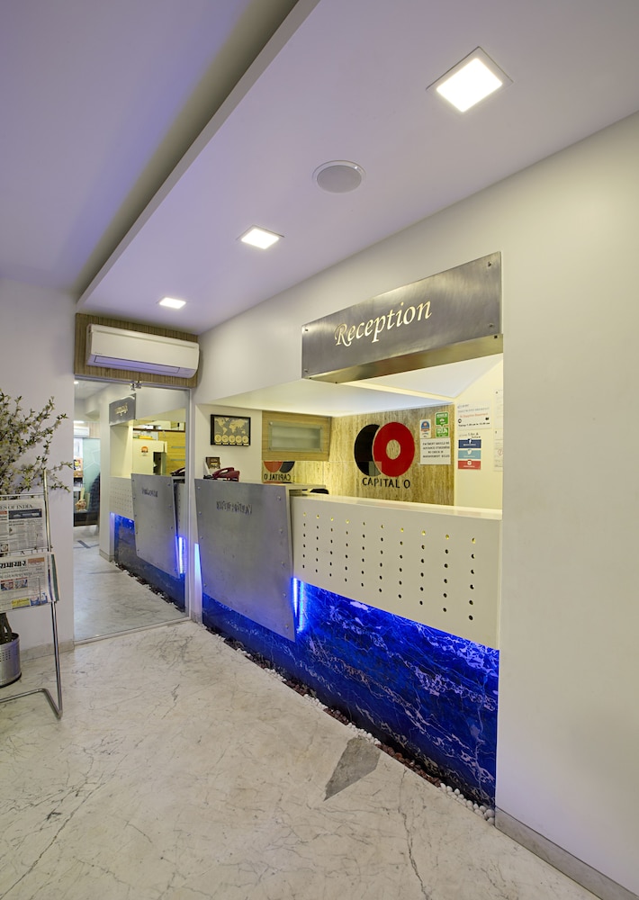 Oyo Premium 091 Vile Parle East 8/50