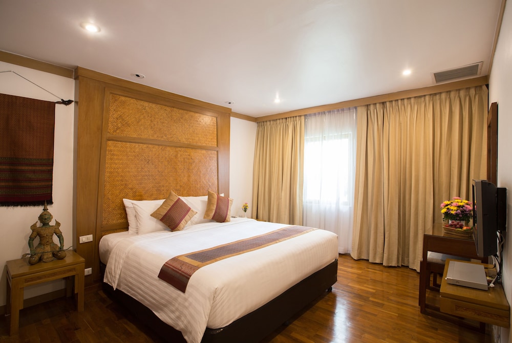 The Tarntawan Hotel Surawong Bangkok 6/60