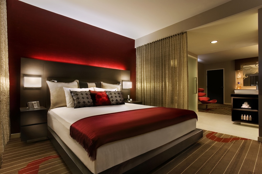 HARD ROCK, SUITE, KING BED
