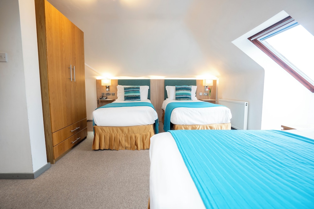 ROOM, TRIPLE
