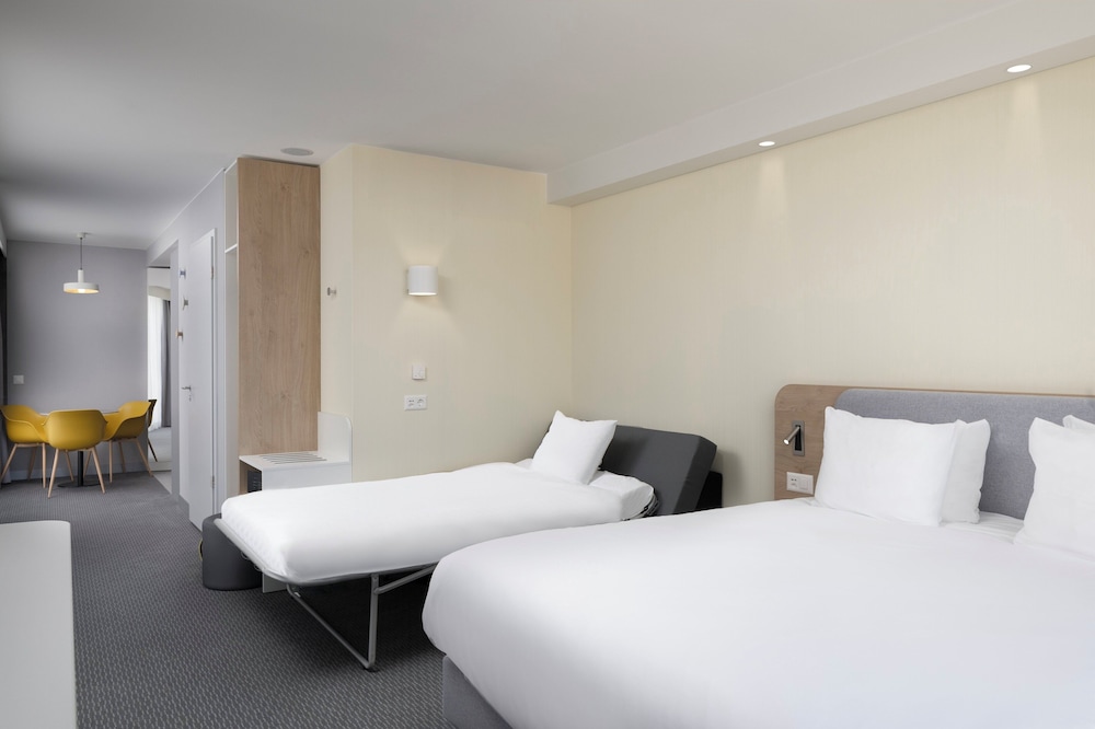 Holiday Inn Express and Suites Sion By IHG 12/50