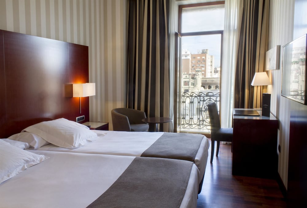 ROOM, DOUBLE BED