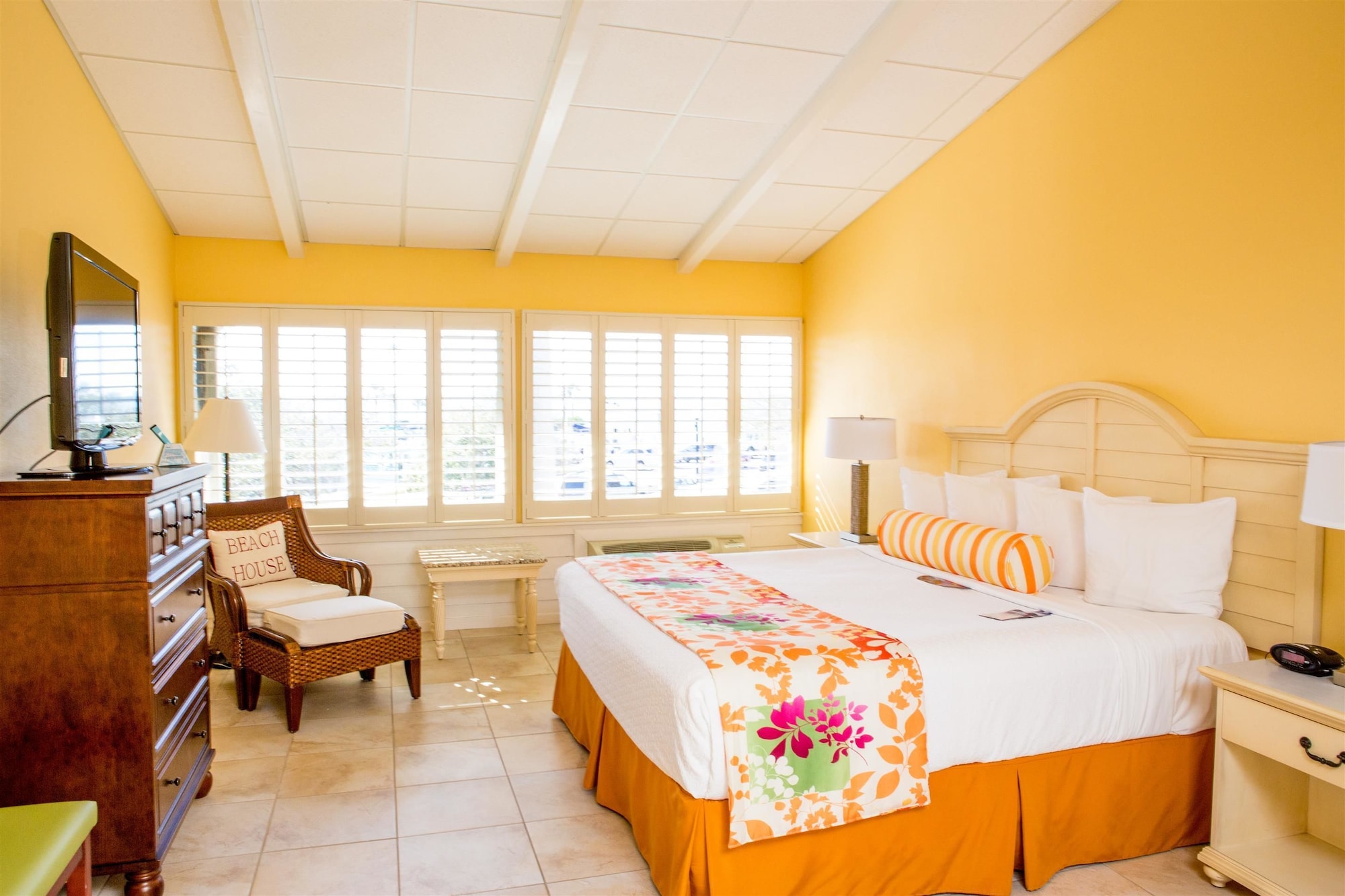 Standard, King Bed, Balcony, Pool Side