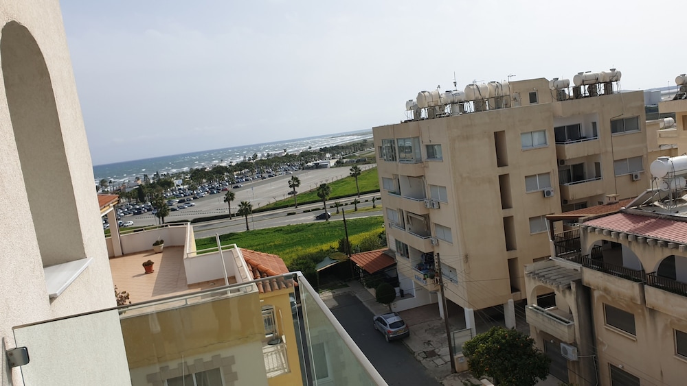 La Veranda Hotel 3/44