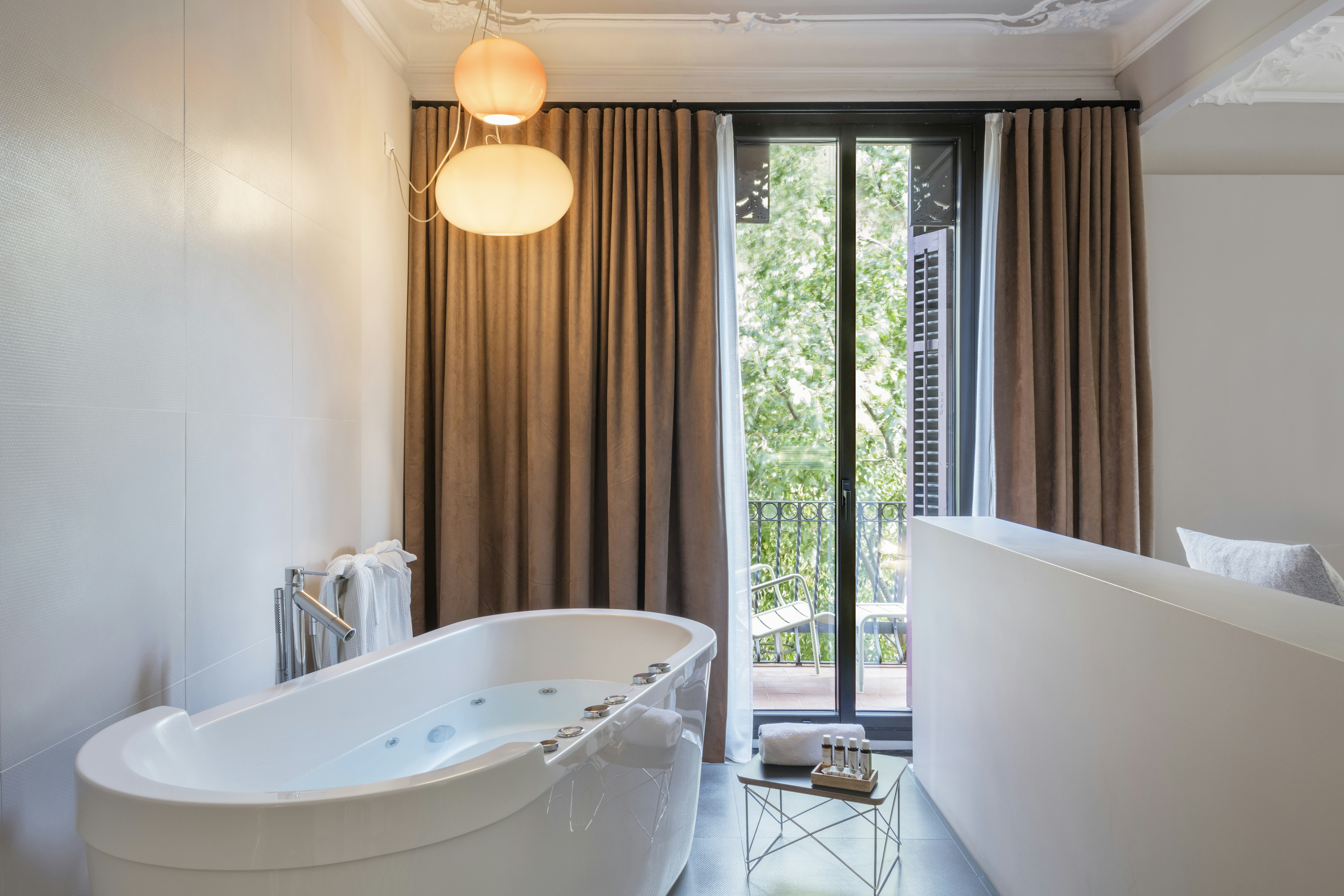 Alexandra Barcelona Hotel Curio Collection By Hilton 89/90