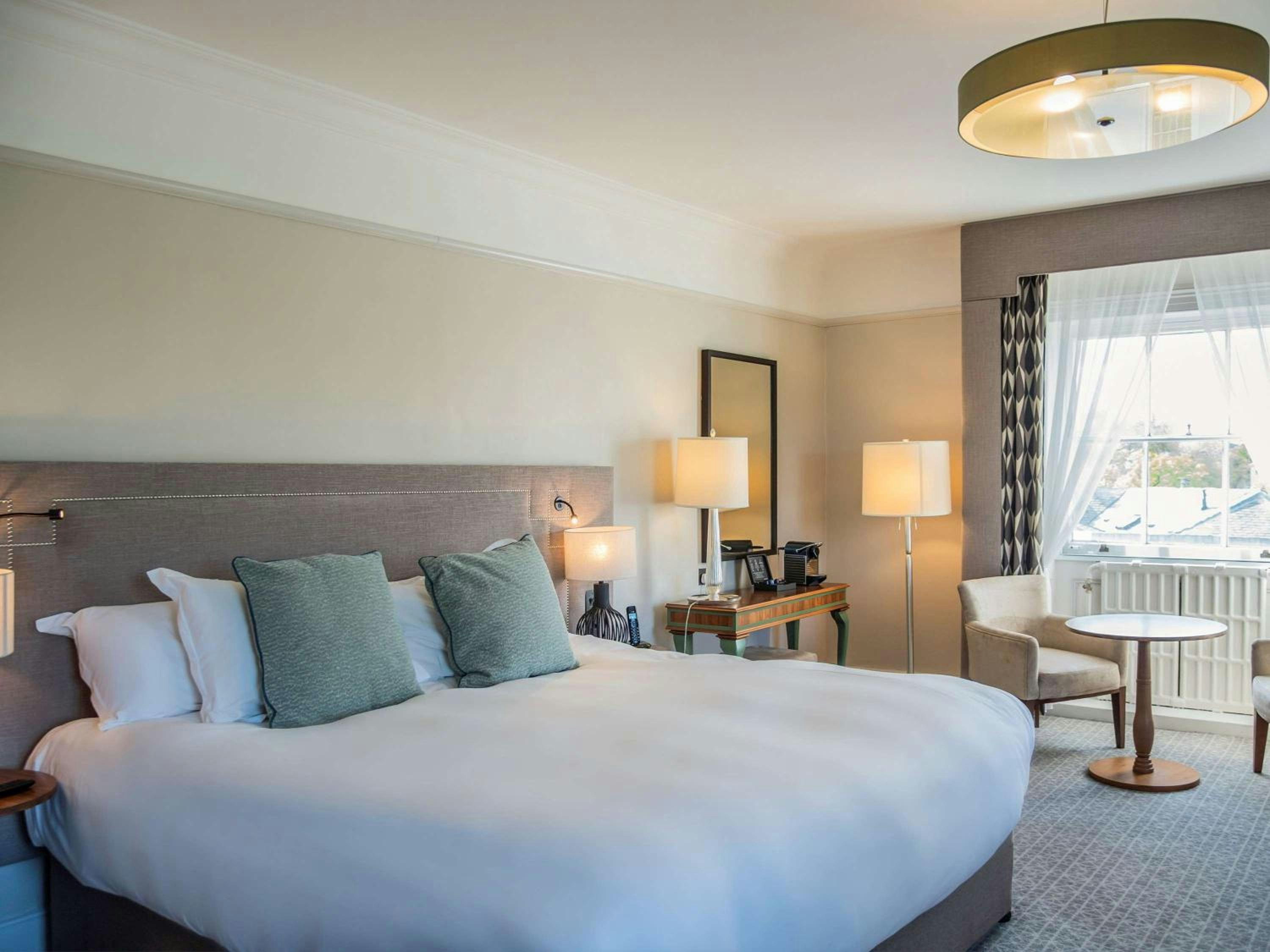 EXECUTIVE, KING BED