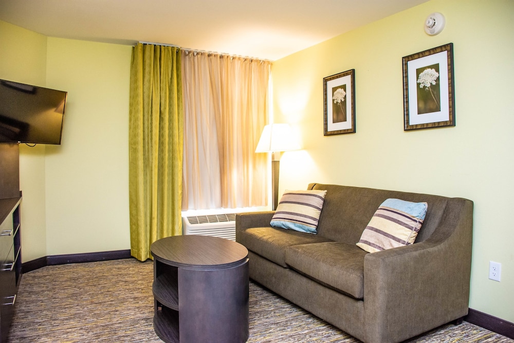 CANDLEWOOD SUITES OVERLAND PARK 33/59
