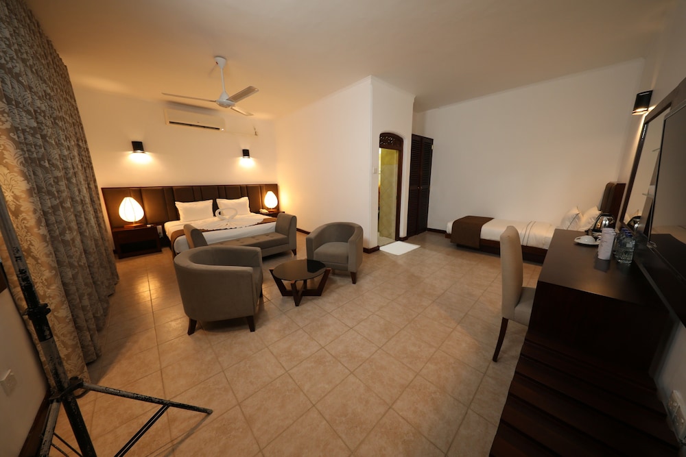 Joes Resort Bentota 16/50