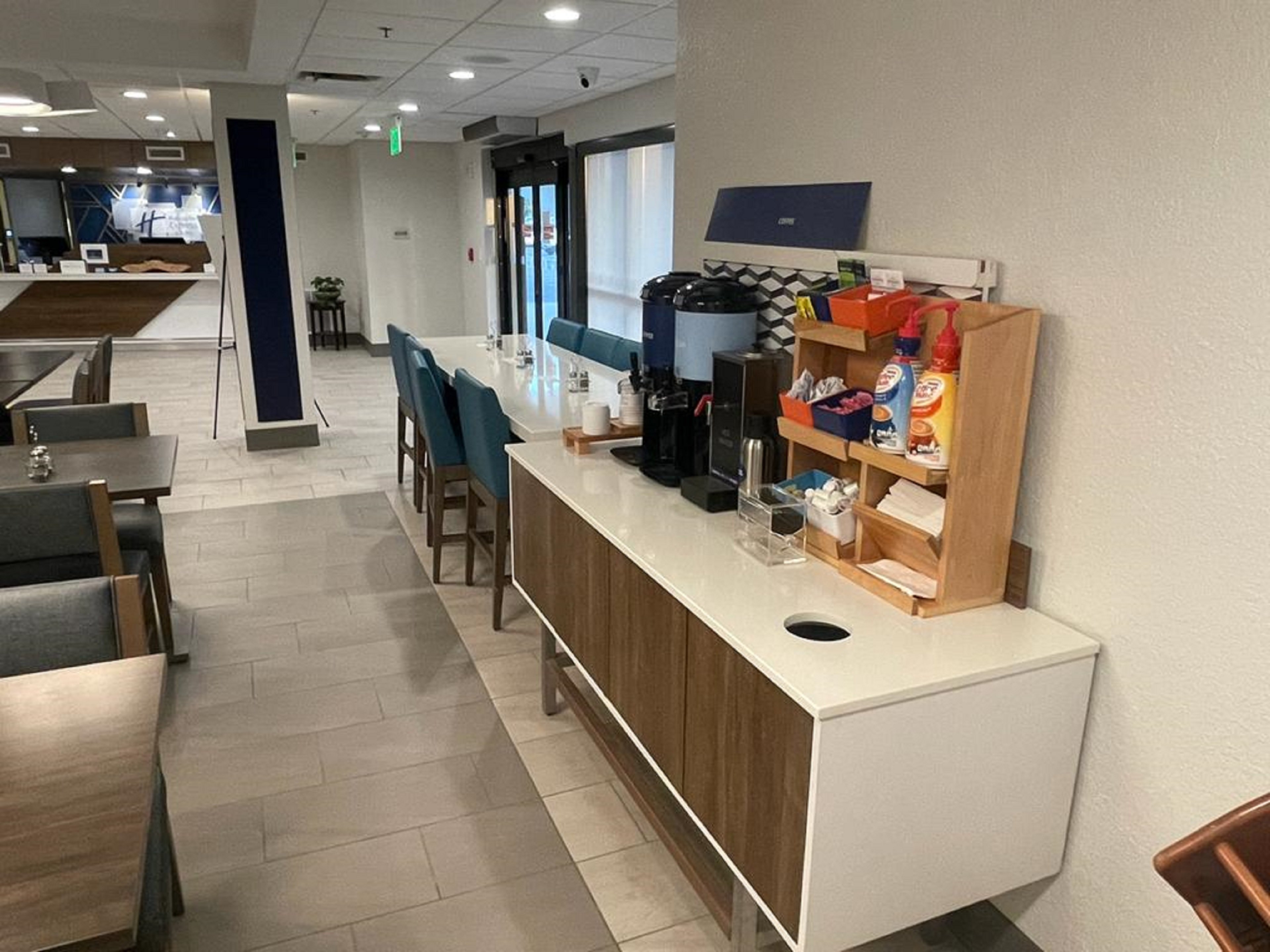 Holiday Inn Express Hotel Suites Ft Lauderdale N Exec Airport 68/76