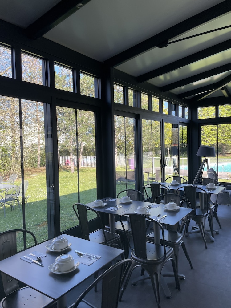 Hotel the Originals Saumur Ouest La Saulaie 48/63