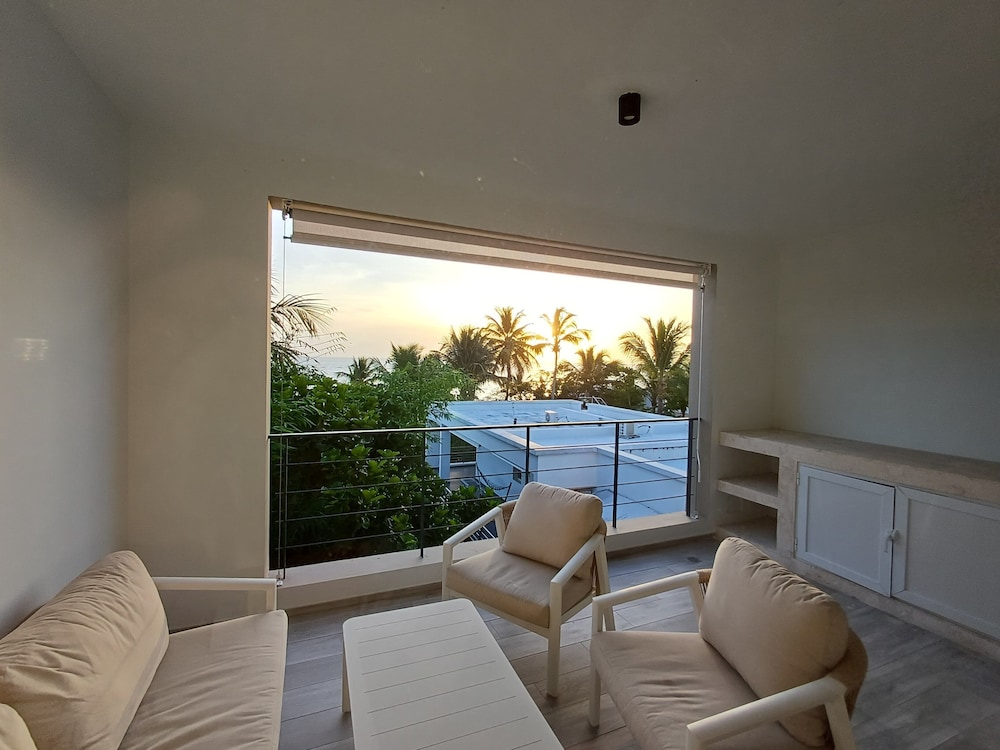 Tracadero Beach Resort 54/77