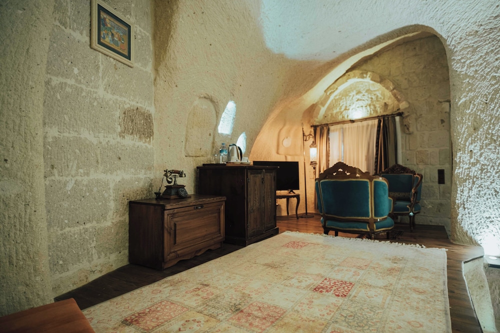 Hu of Cappadocia 2/50