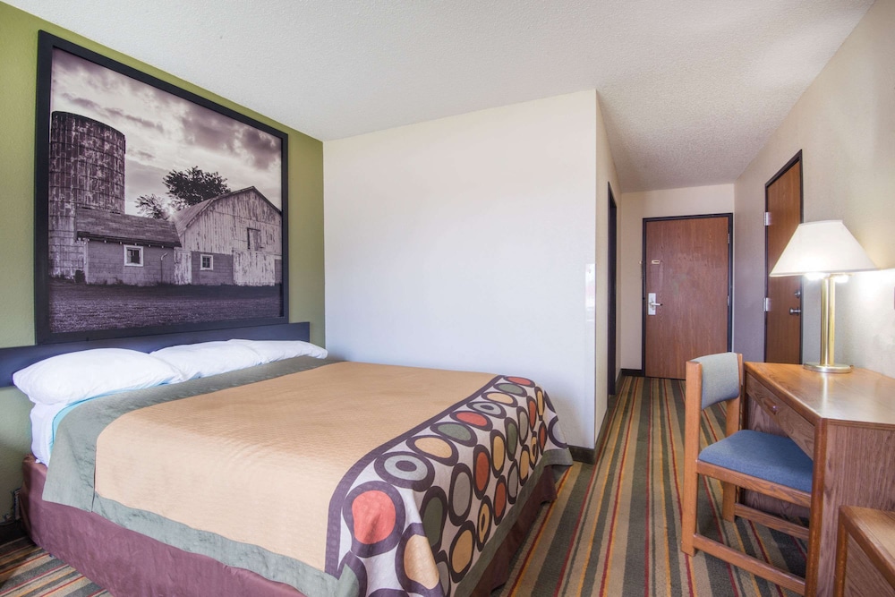 Super 8 By Wyndham El Dorado 12/32