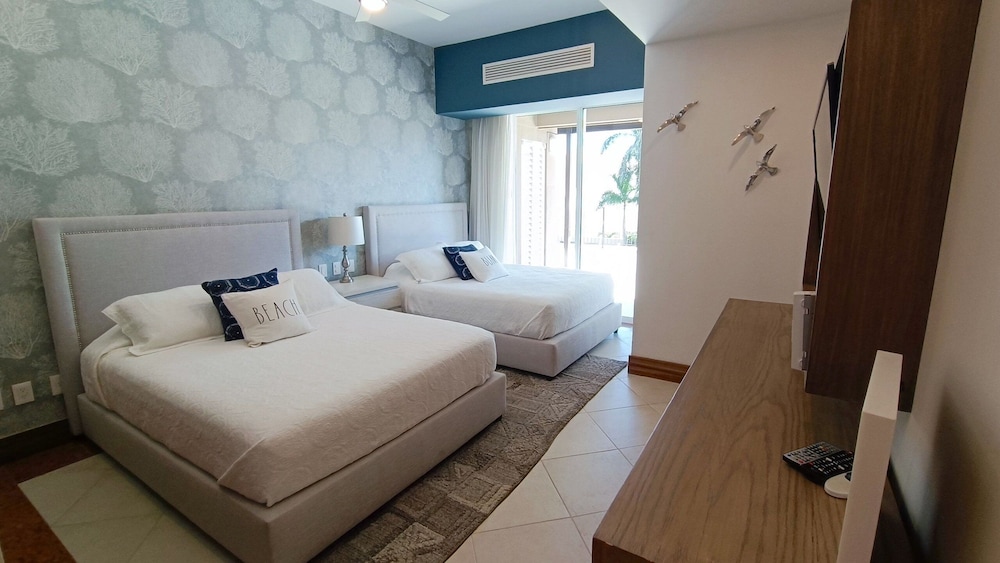 Grand Venetian Condominium 11/50