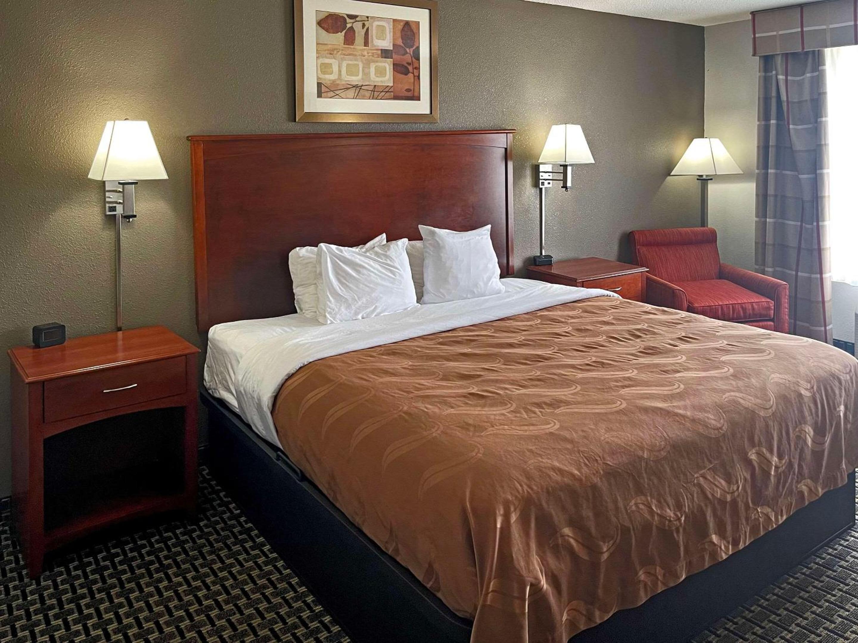 ROOM, KING BED