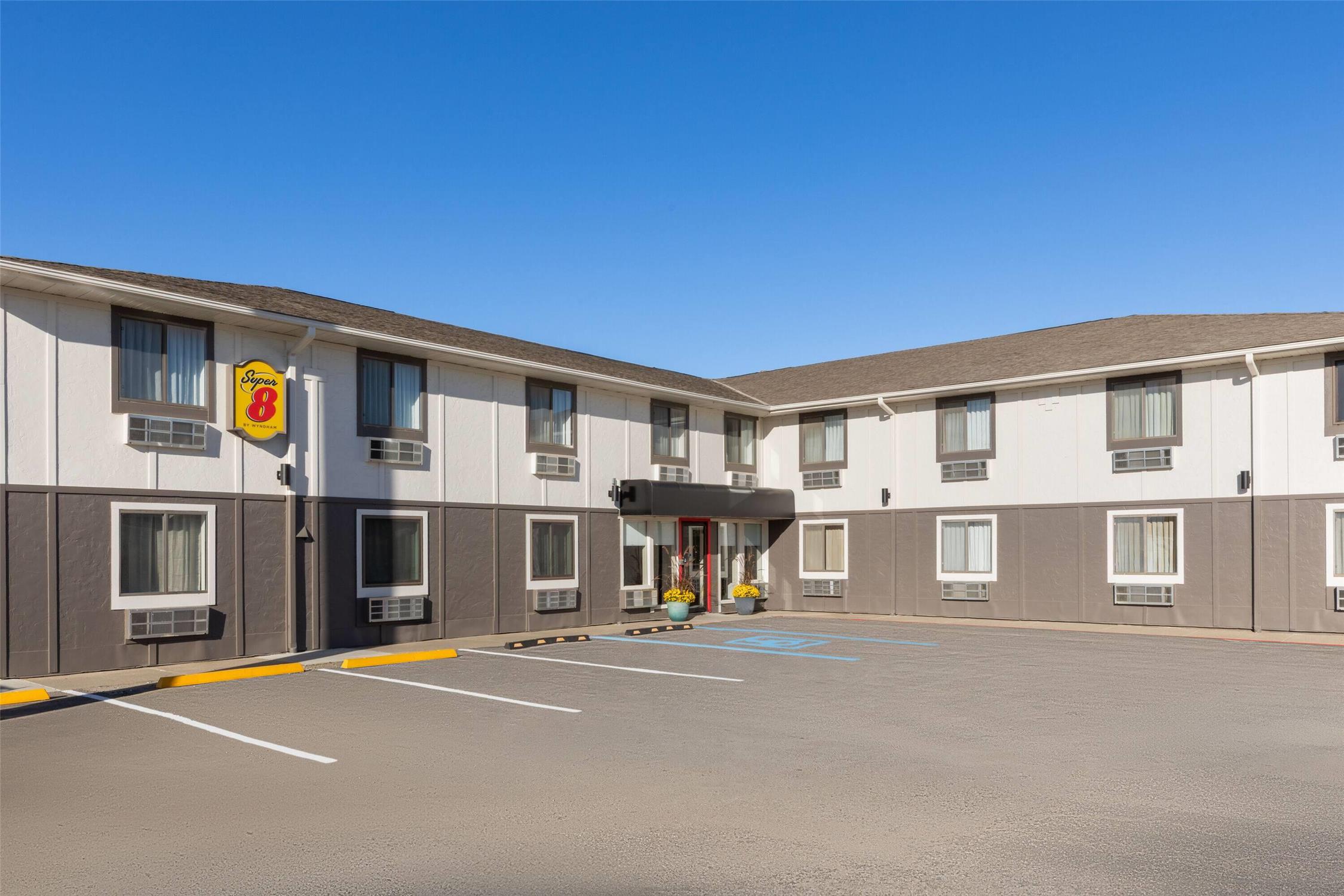 Super 8 By Wyndham Rock Port MO 18/22