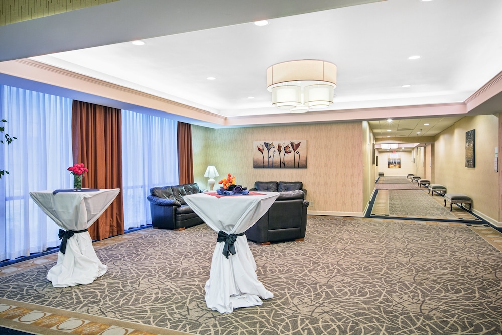 Holiday Inn Roanoke Tanglewood Rt 419 I581 45/62