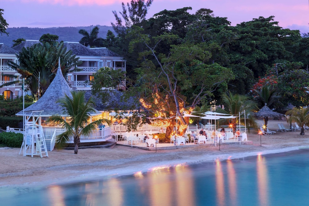 Couples Sans Souci - Adults Only 68/73
