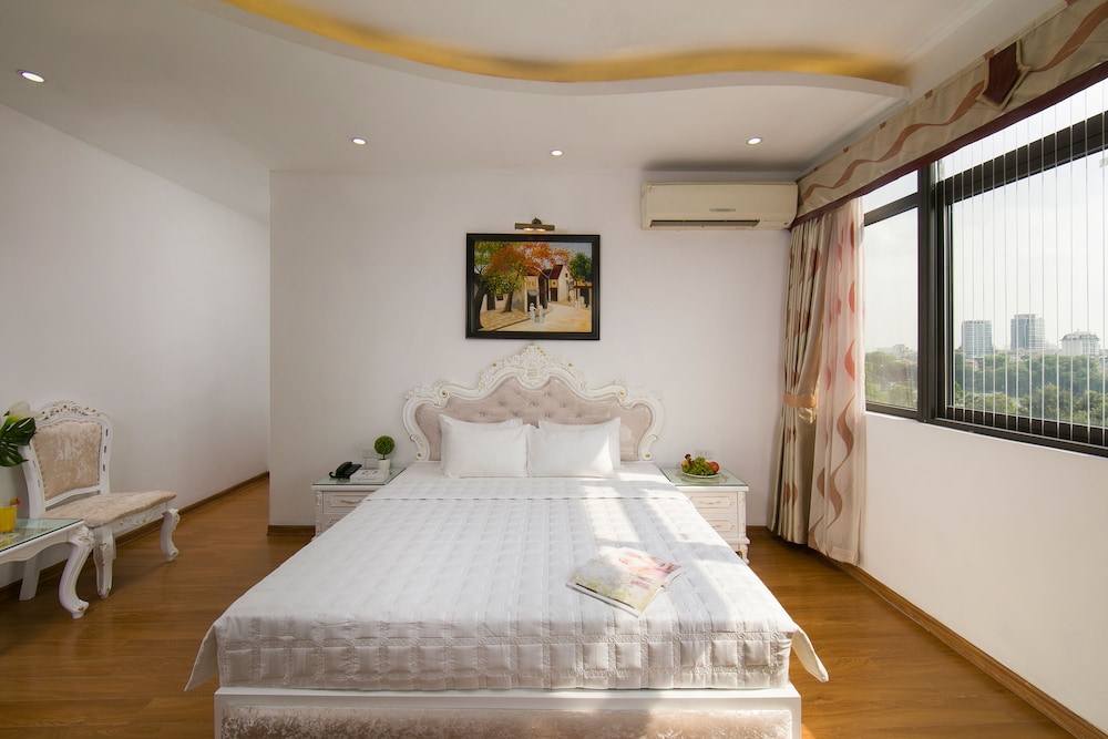 Oriental, Twin Beds, City or Lake View، Kingly Hotel 3/5