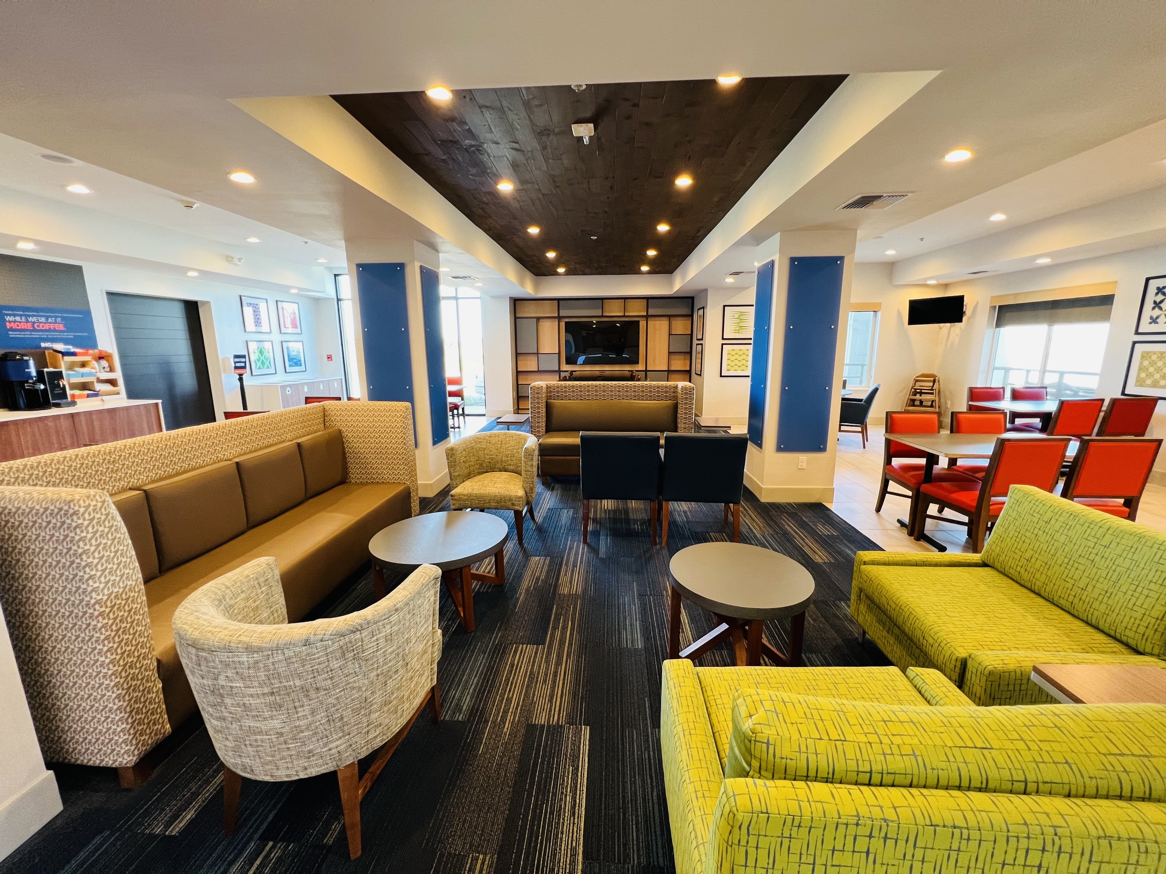 Holiday Inn Express Hotel Suites Salinas 40/69