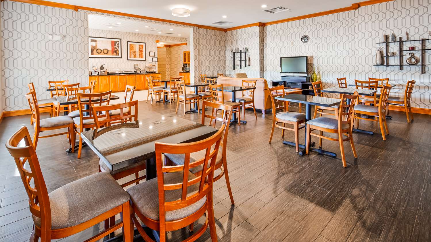 Best Western Plus Rose City Conference Center Inn 15/22