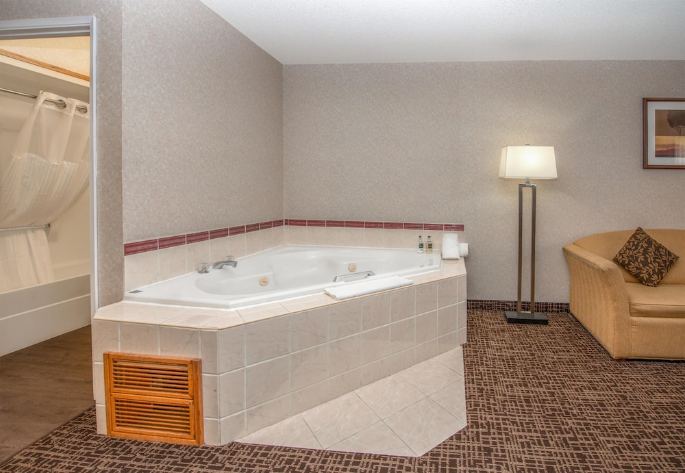 Coast Fort St John Hotel 32/64