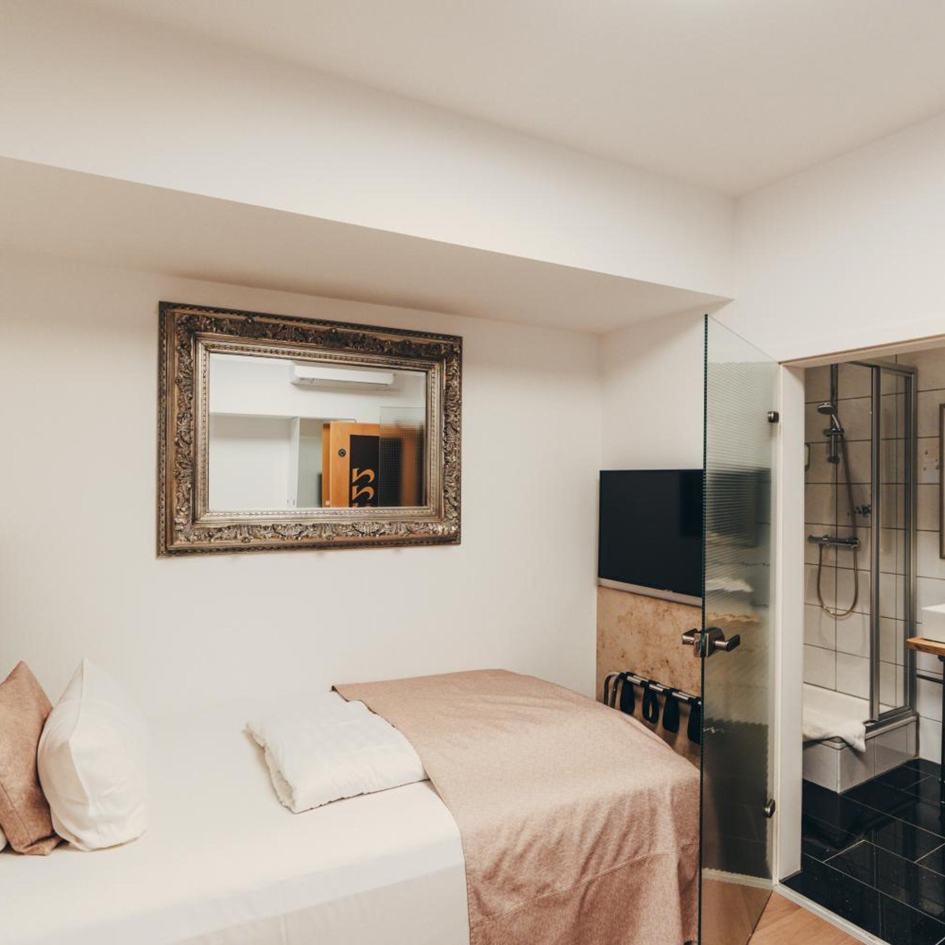 Room, Single