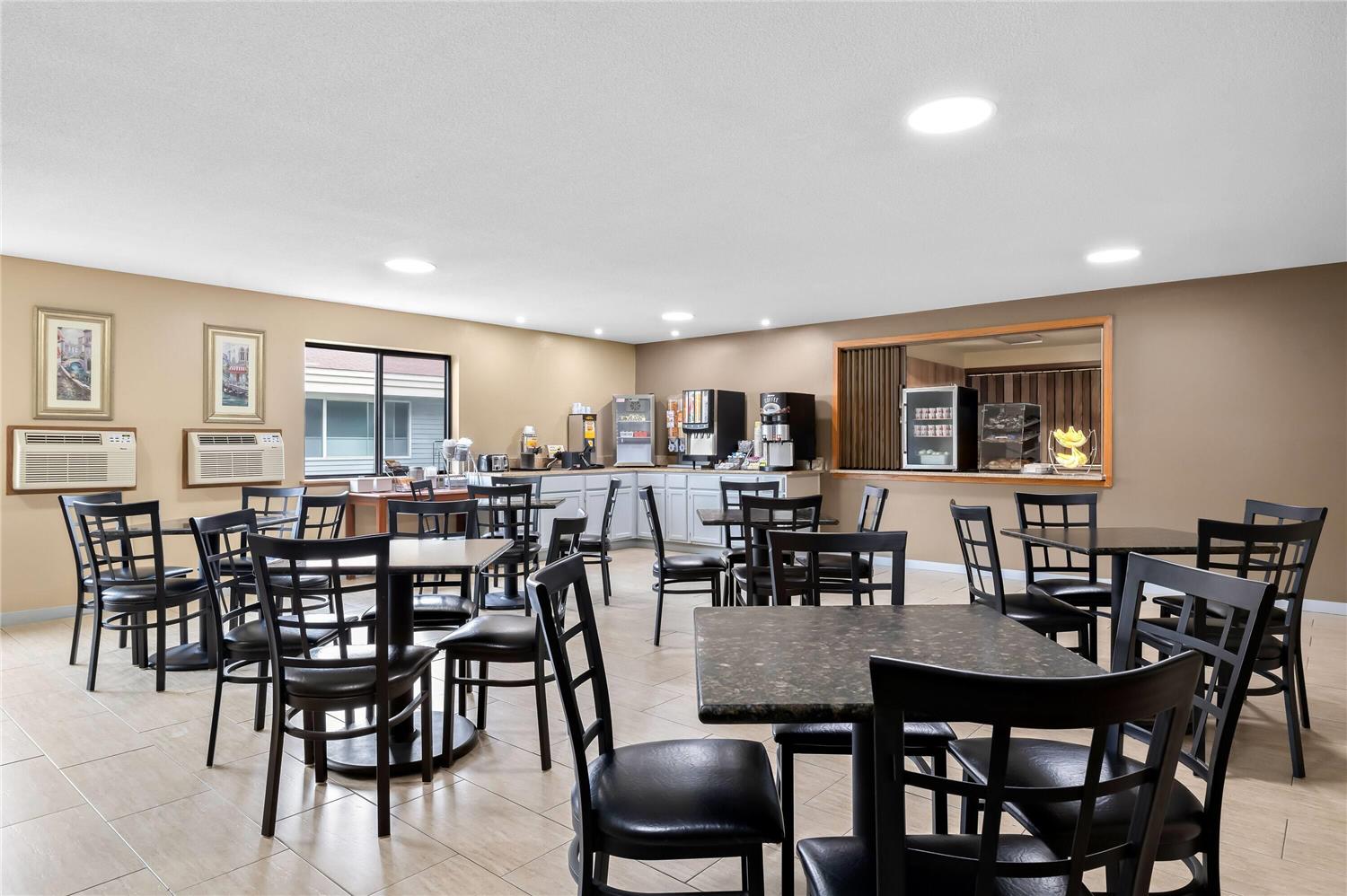 Super 8 By Wyndham La Crosse 36/45