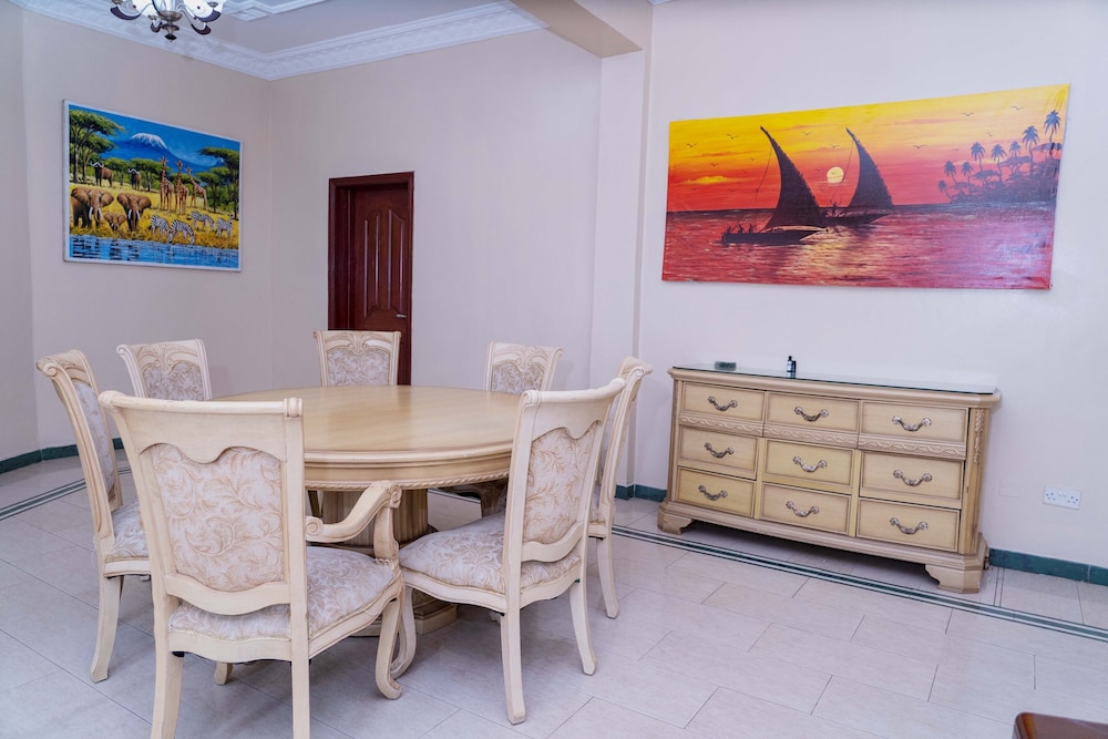 Luxury 2-Bdrm Apartment In Oysterbay 32/50