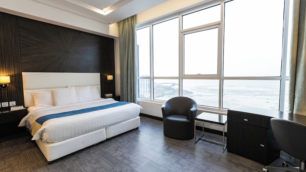 EXECUTIVE, SUITE