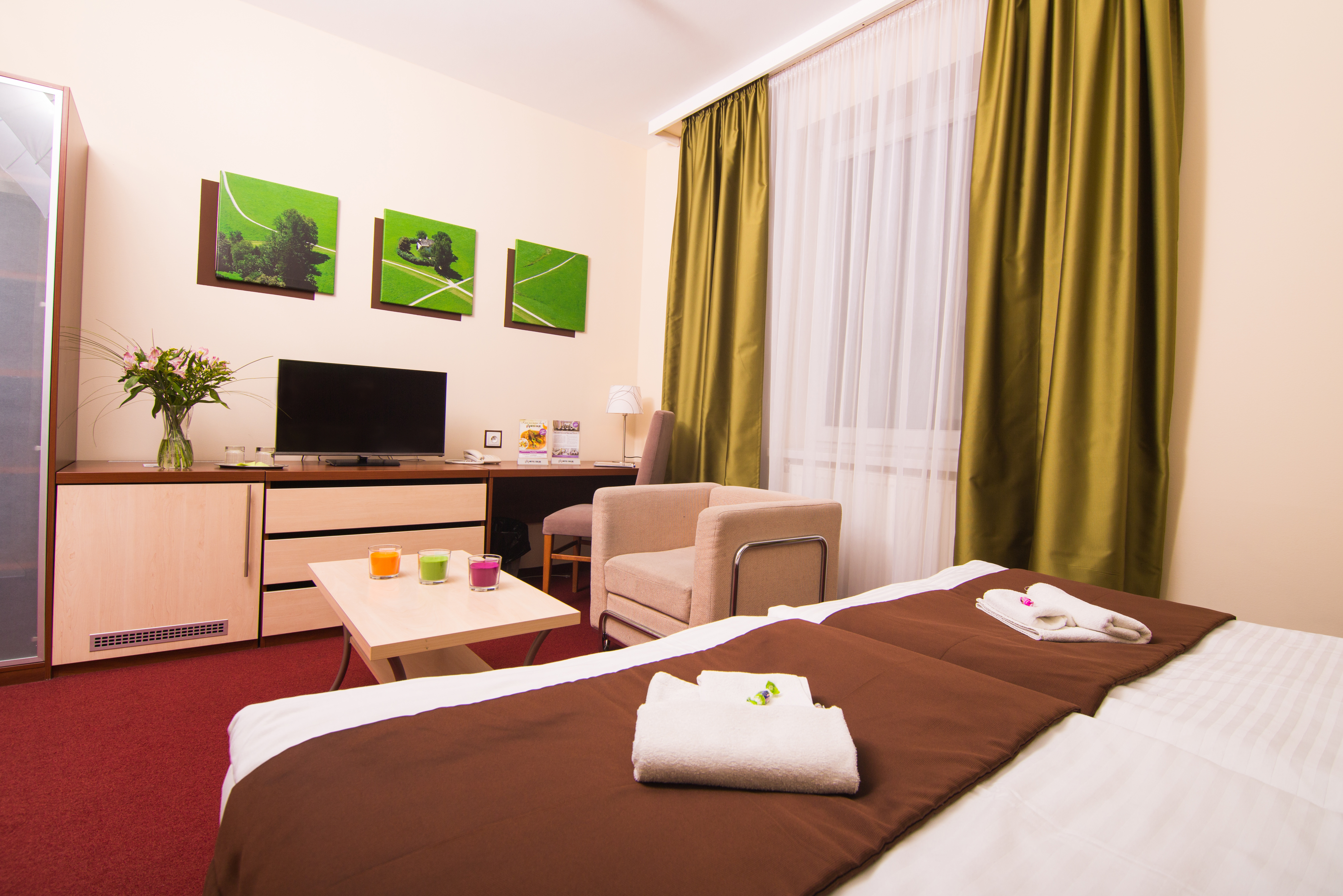 Hotel Color 14/44