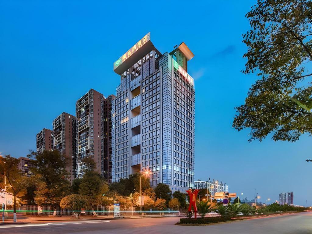 Vienna Hotel (Qujing Railway Station) 7/46