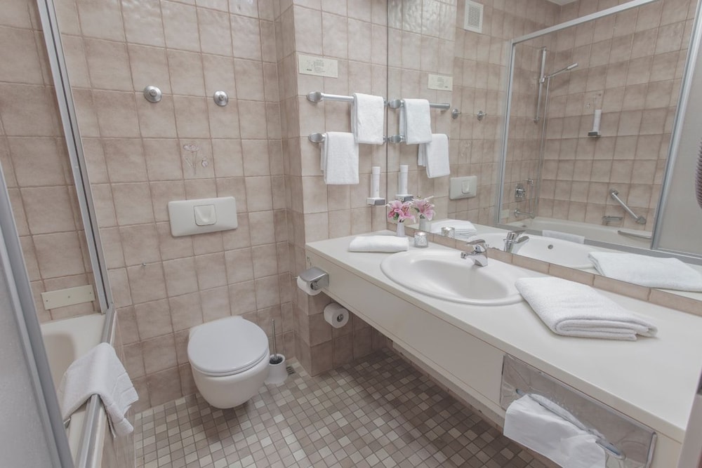 Best Living Hotel Arotel 66/67
