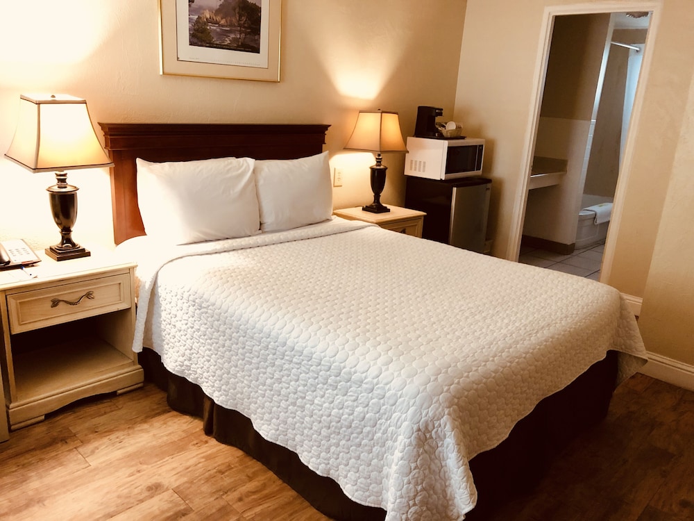 Carmel Resort Inn 35/72