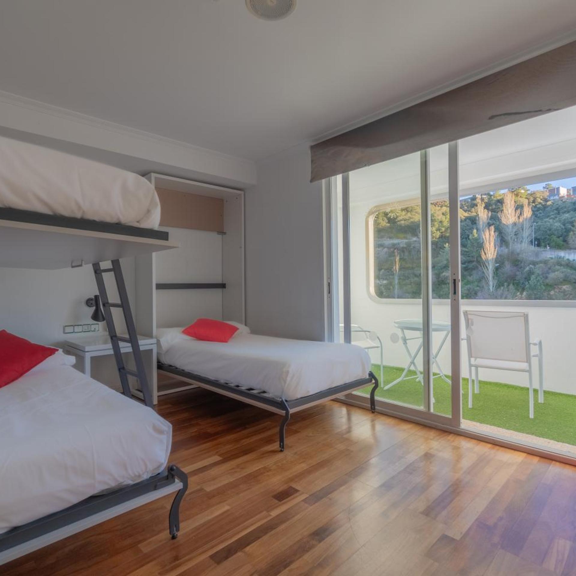 غرفة ثلاثية بشرفة، Nayade hotel 3/7