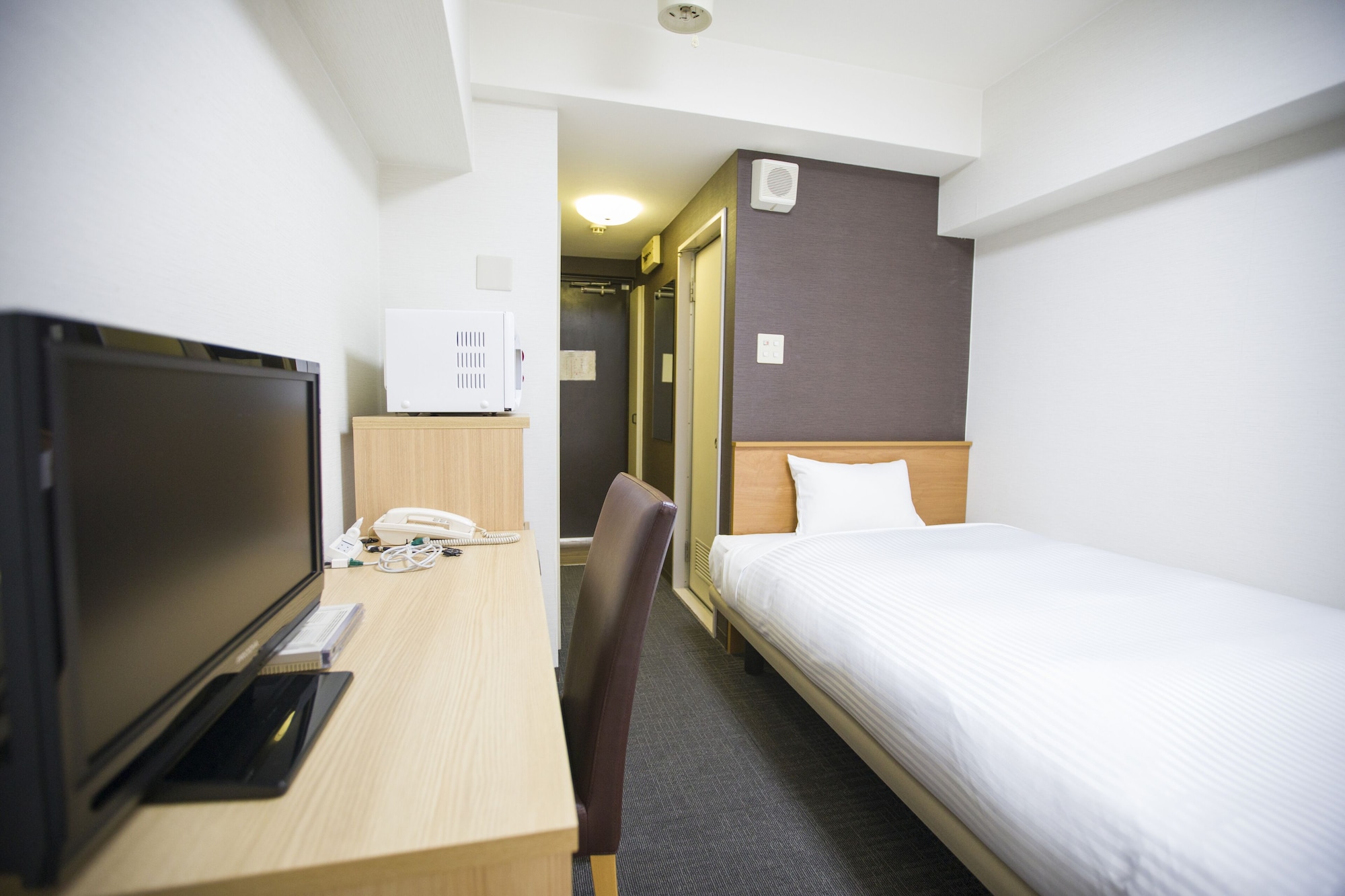 SEMI ROOM, ECONOMY, SEMI DOUBLE BED, NO CLEANING SERVICES, KITCHENETTE, SMOKING