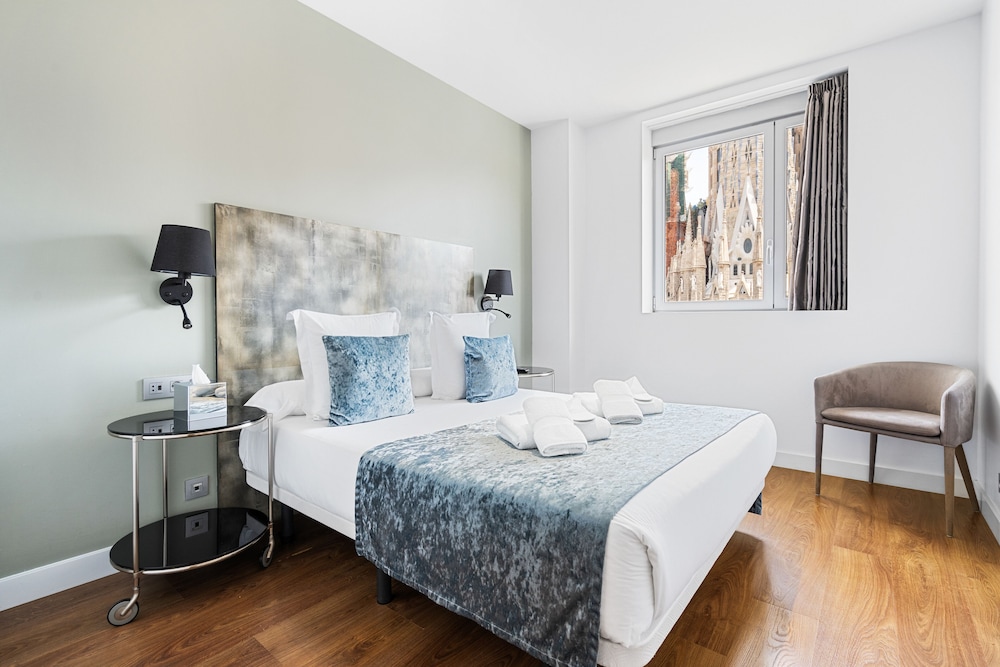 4 BEDROOMS, SUPERIOR, APARTMENT, CITY VIEW